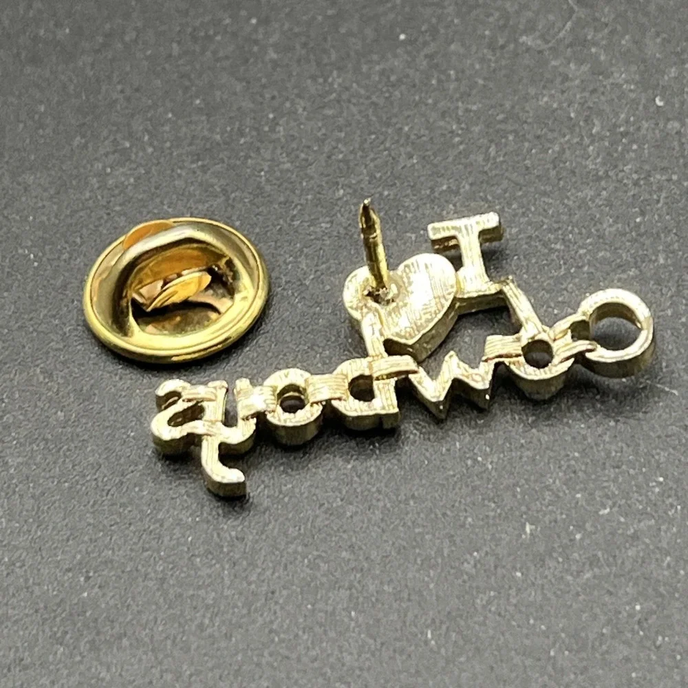I Heart Love Cowboys‎ Gold Tone Lapel Hat Pin